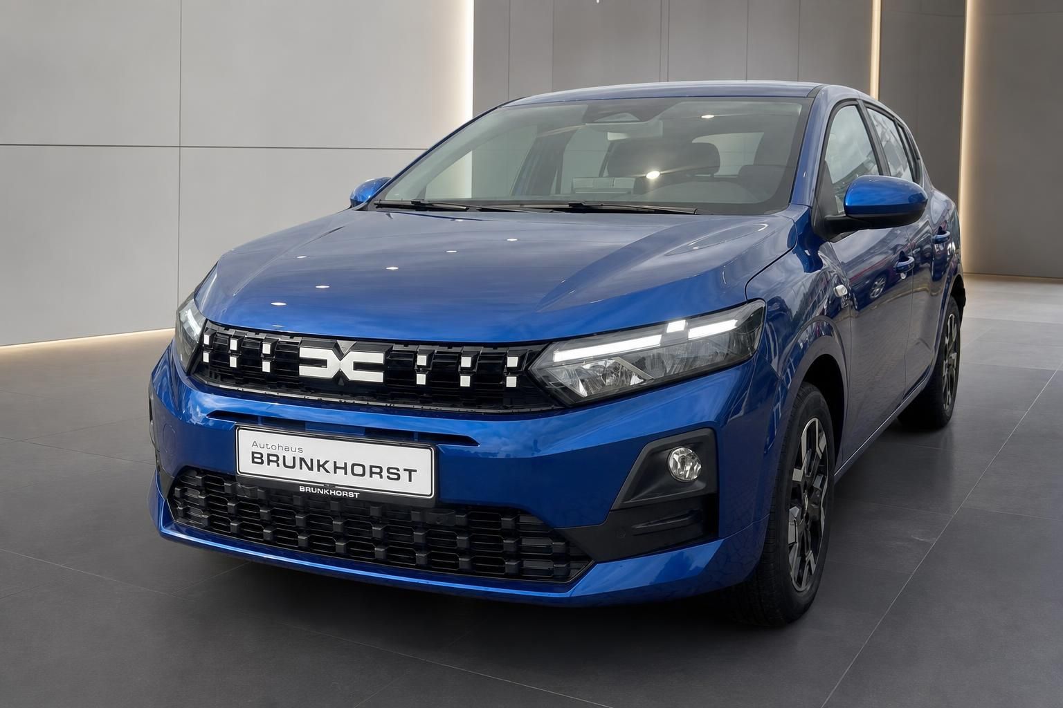 Dacia Sandero blau Frontansicht seitlich beim Autohaus Brunkhorst