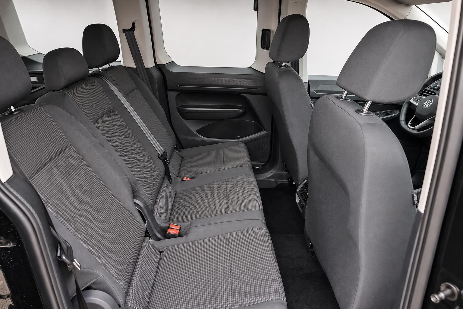 VW Caddy Rücksitze und Innenraum von hinten