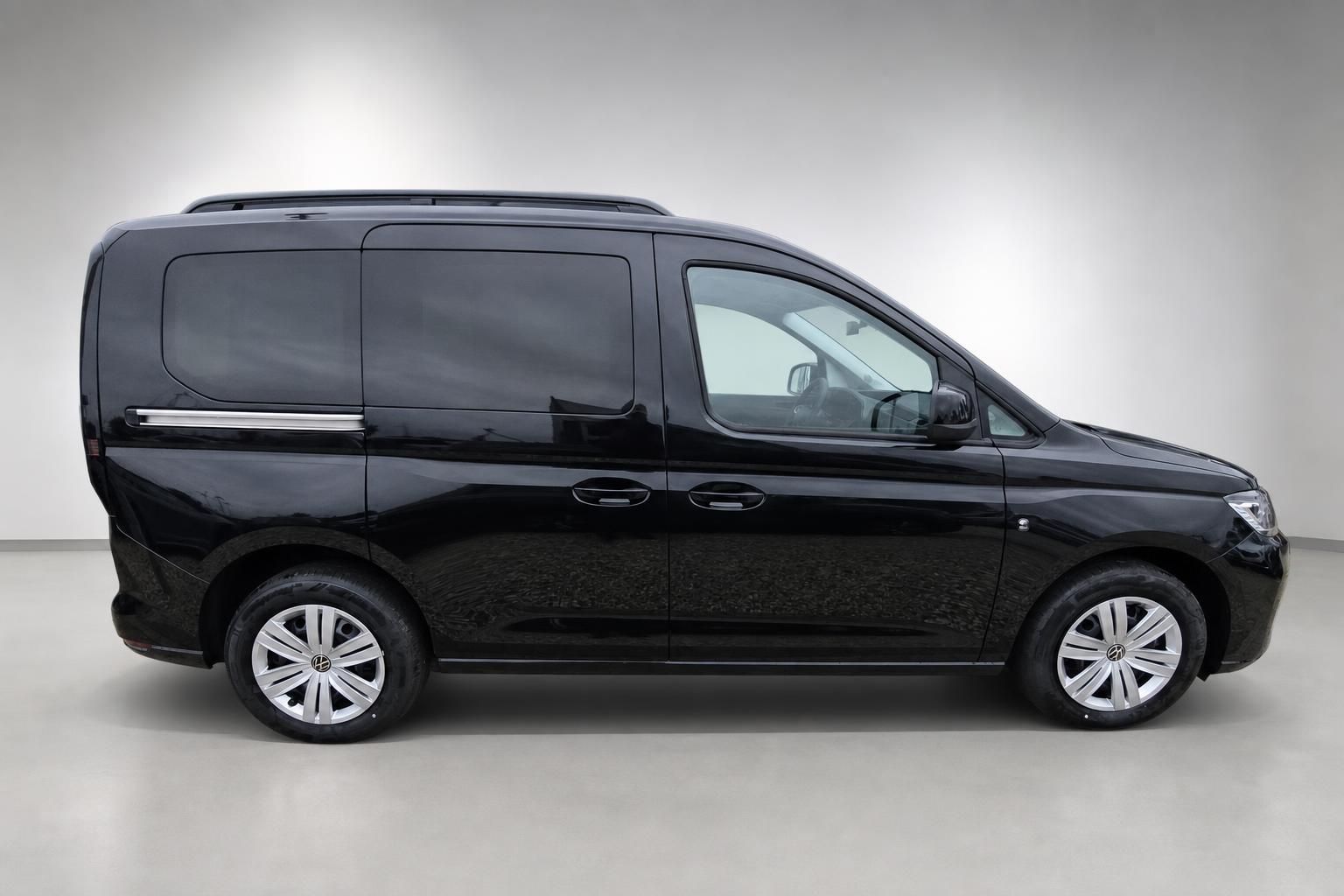 VW Caddy schwarz Seitenansicht Studio
