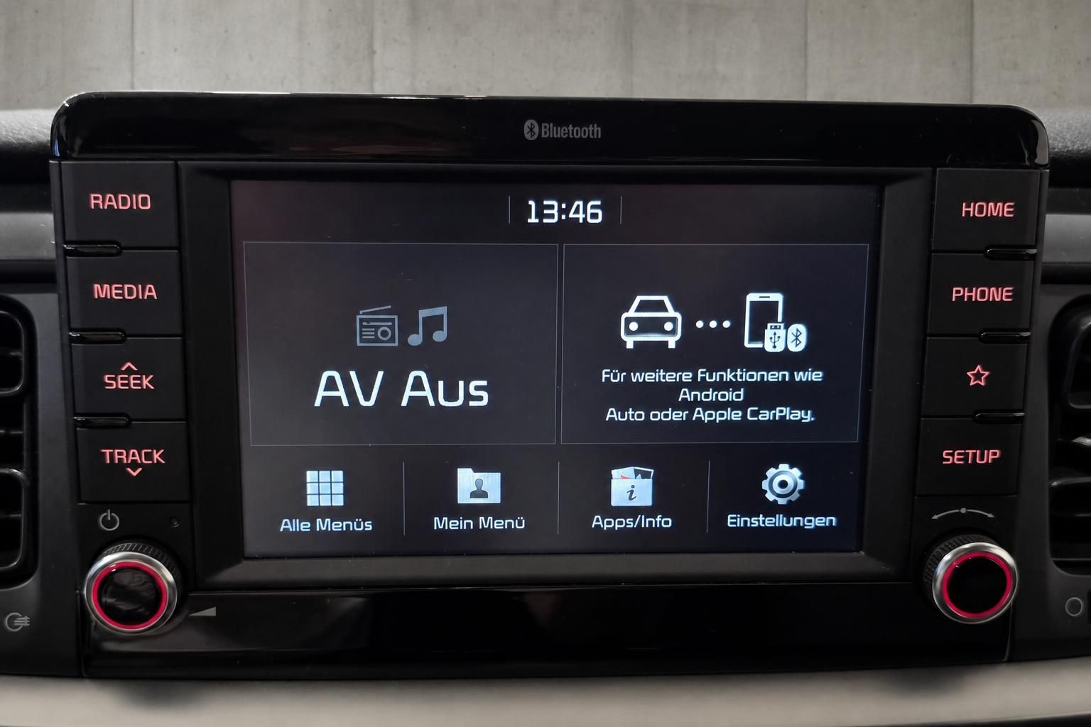 Kia Infotainment-Bildschirm mit Bluetooth und Menue-Ansicht