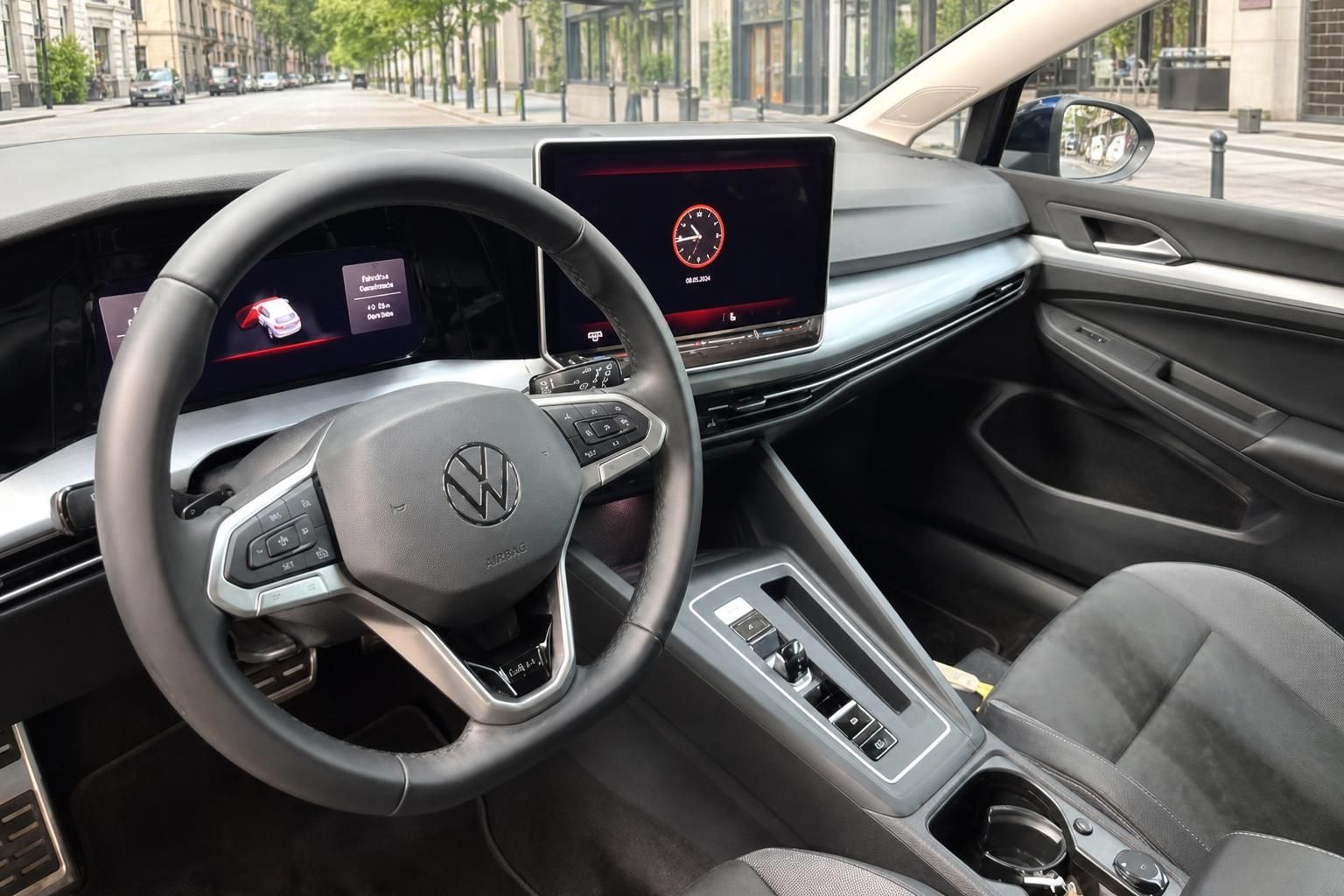 VW Golf Innenraum mit Lenkrad und Digital-Cockpit
