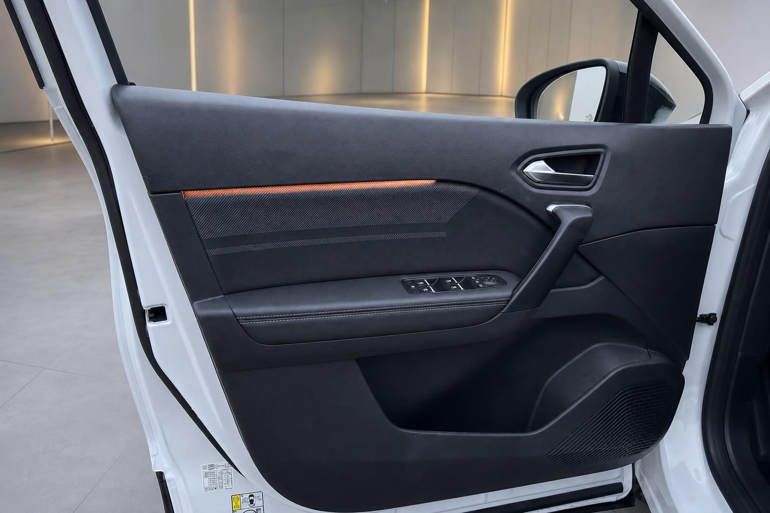 Renault Türverkleidung innen mit schwarzer Ausstattung und orangen Carbon-Einsätzen
