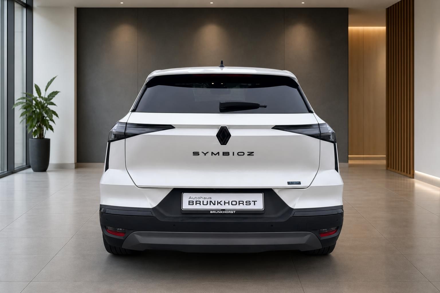 Renault Symbioz Heckansicht in weiß mit schwarzen Designelementen im Autohaus Brunkhorst