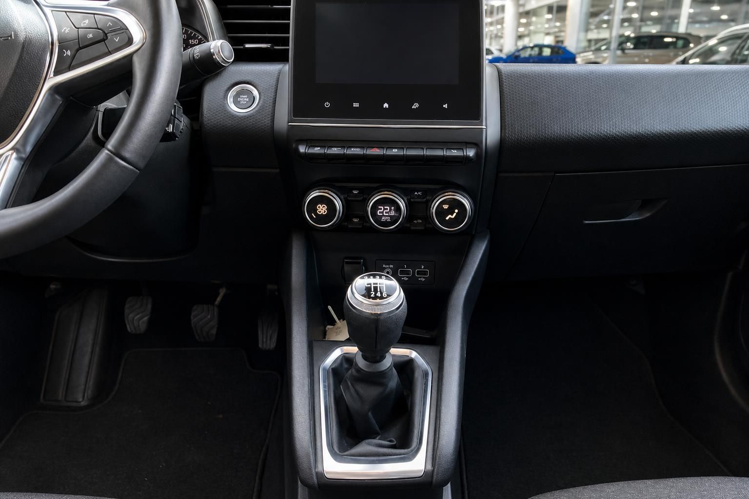 Renault Clio Mittelkonsole 6-Gang-Schaltgetriebe Touchscreen Klimaautomatik Innenraum