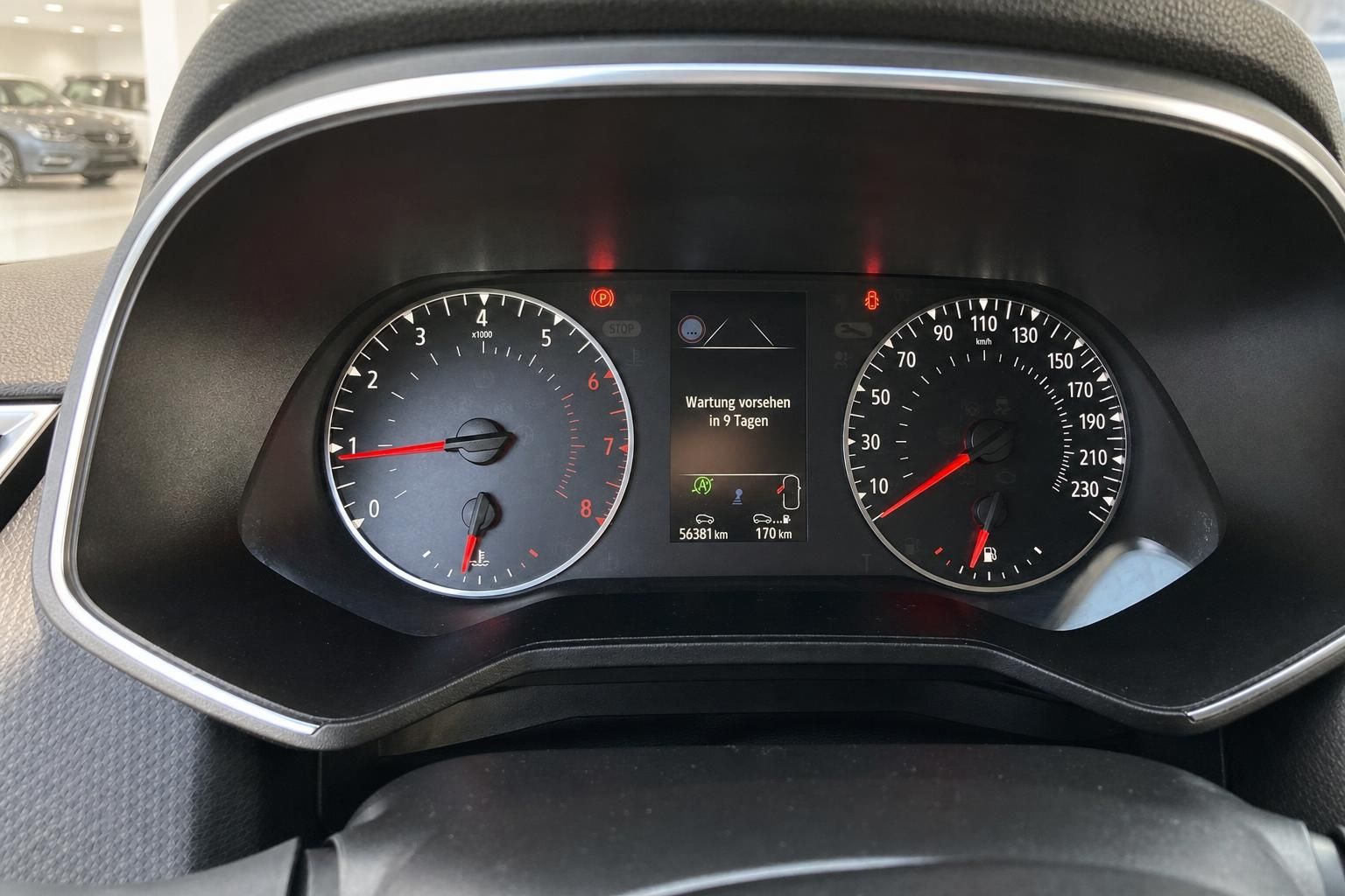 Tacho und Drehzahlmesser Innenansicht mit 56381 km Kilometerstand