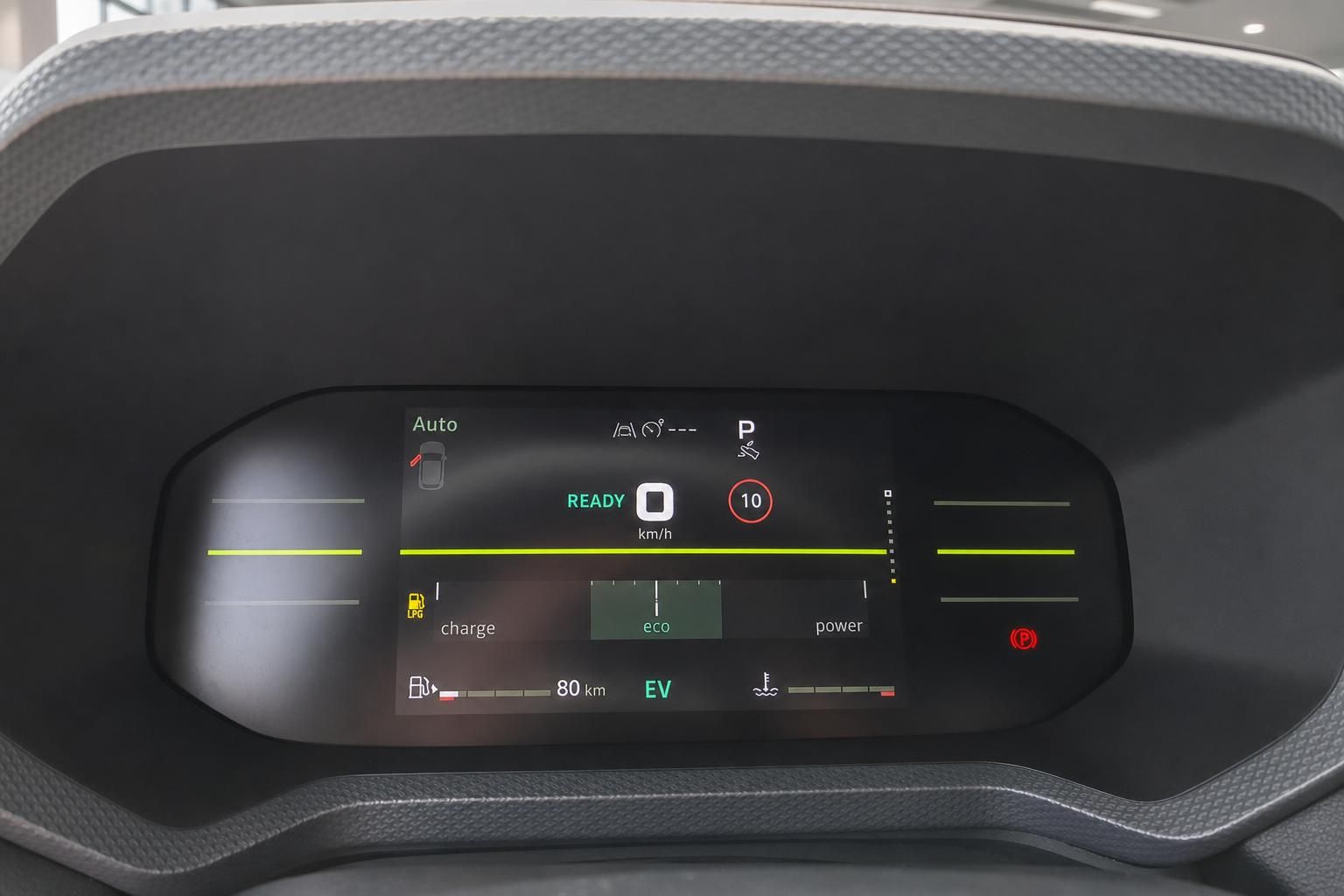 Digitales Kombiinstrument mit Elektrofahrzeug-Display und Eco-Modus eines modernen Autos