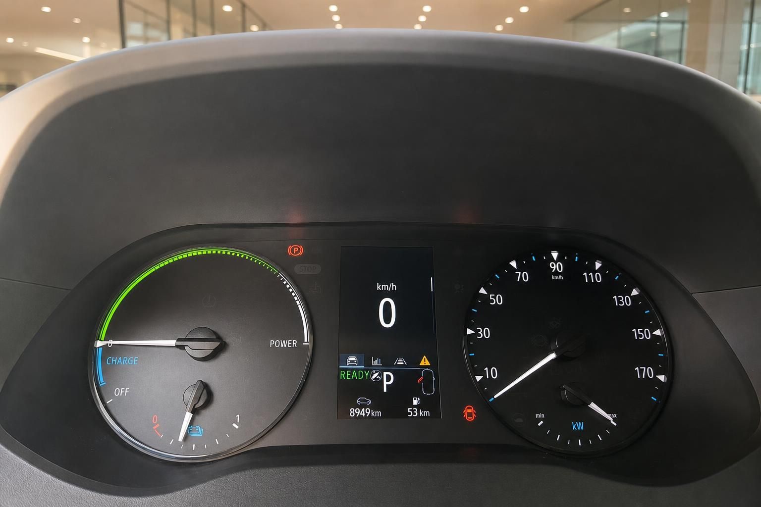 Elektrofahrzeug Armaturenbrett mit Leistungsanzeige und Tachometer - Innenraum Detail