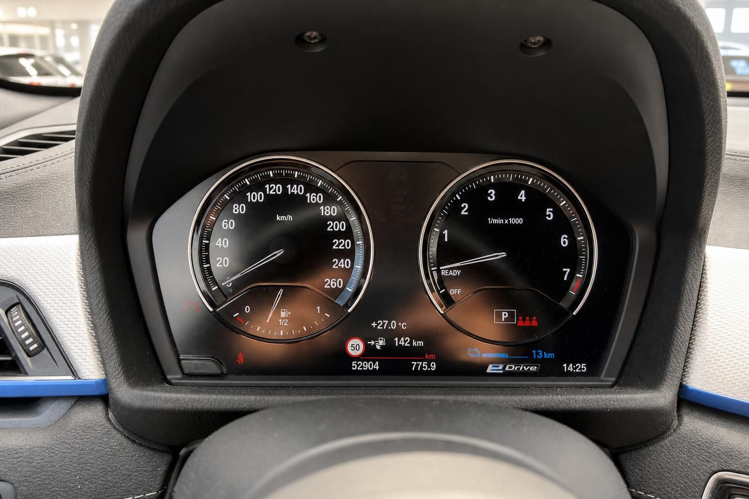 BMW Kombiinstrument mit Tacho, Drehzahlmesser und eDrive Anzeige
