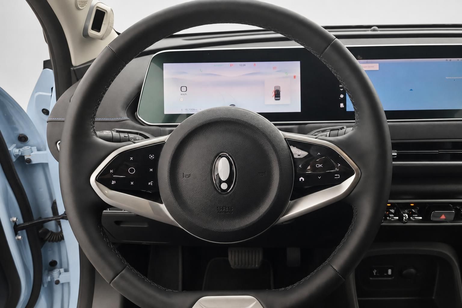 GWM ORA 03 Innenraum Lenkrad mit Multifunktionstasten und Digitaldisplay