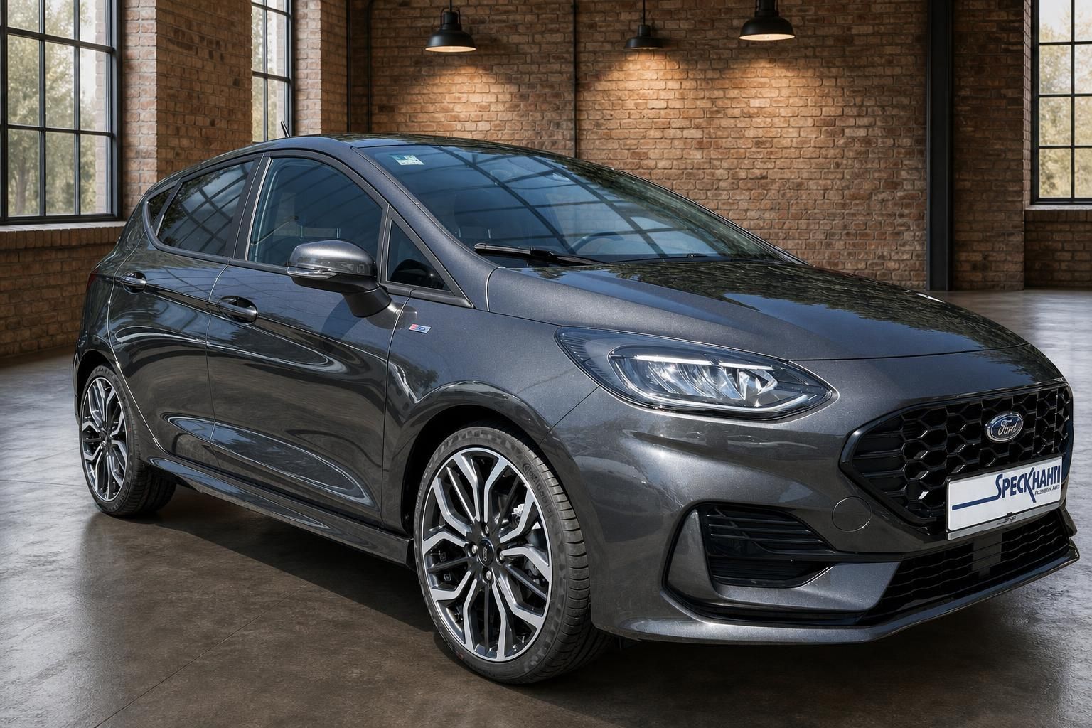 Ford Fiesta ST-Line grau Frontansicht schräg rechts im Showroom