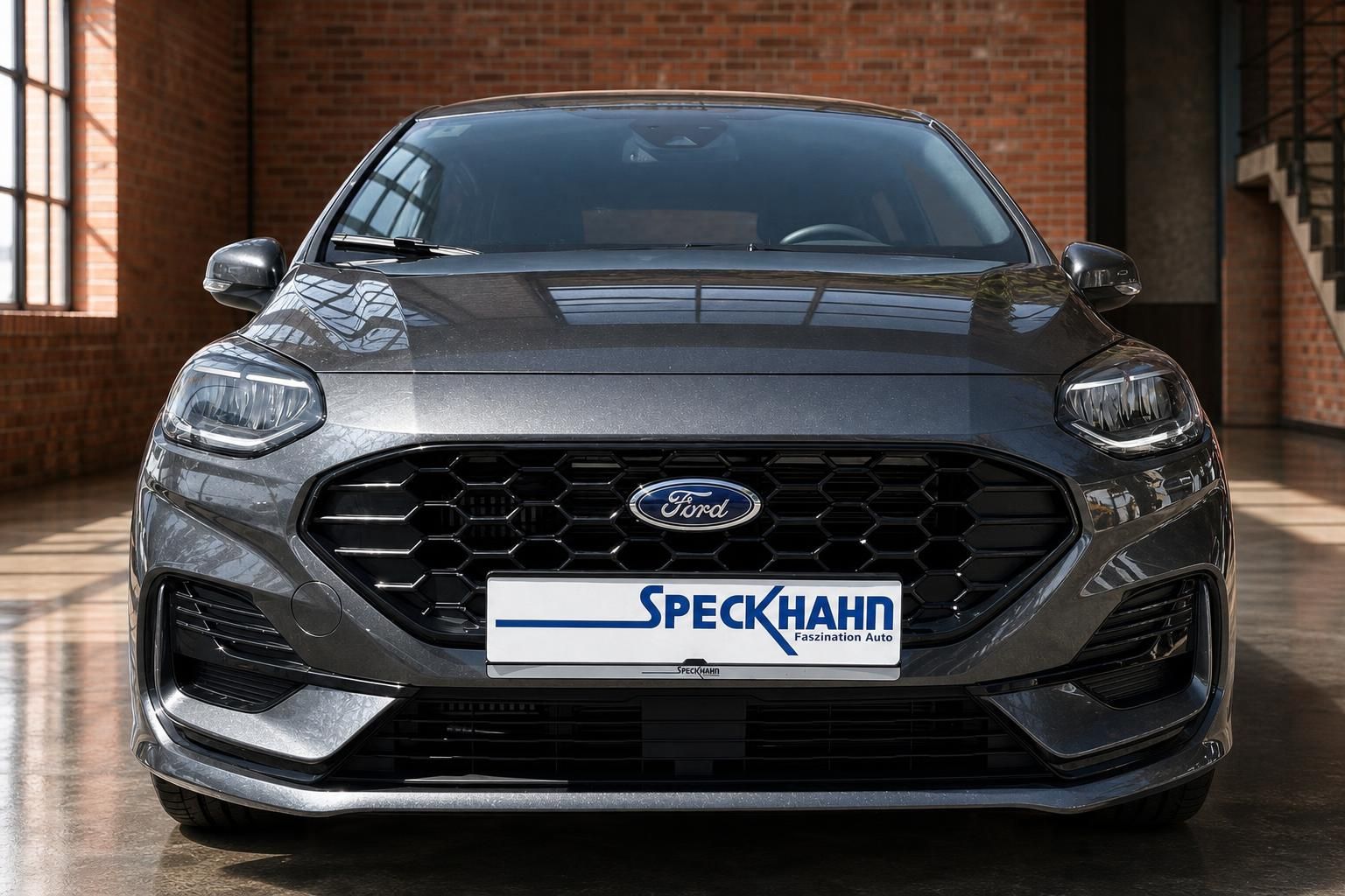 Ford Fiesta ST-Line grau Frontansicht mit Wabengrill und LED-Scheinwerfern