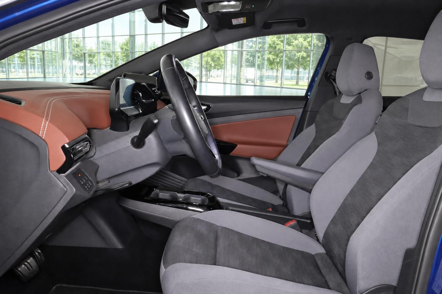 VW ID.5 Innenraum Vordersitze und Armaturenbrett Detailansicht