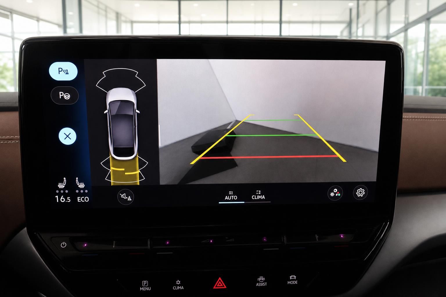 VW Rückfahrkamera mit 360-Grad-Ansicht auf dem Infotainment-Display
