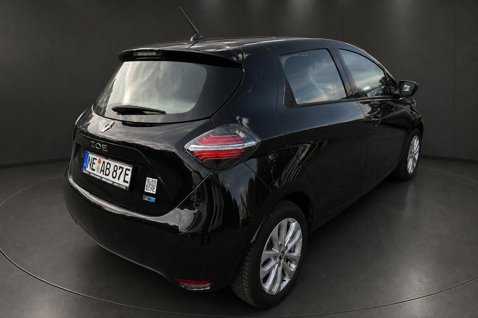 Renault Zoe schwarz Heckansicht im Studio fotografiert