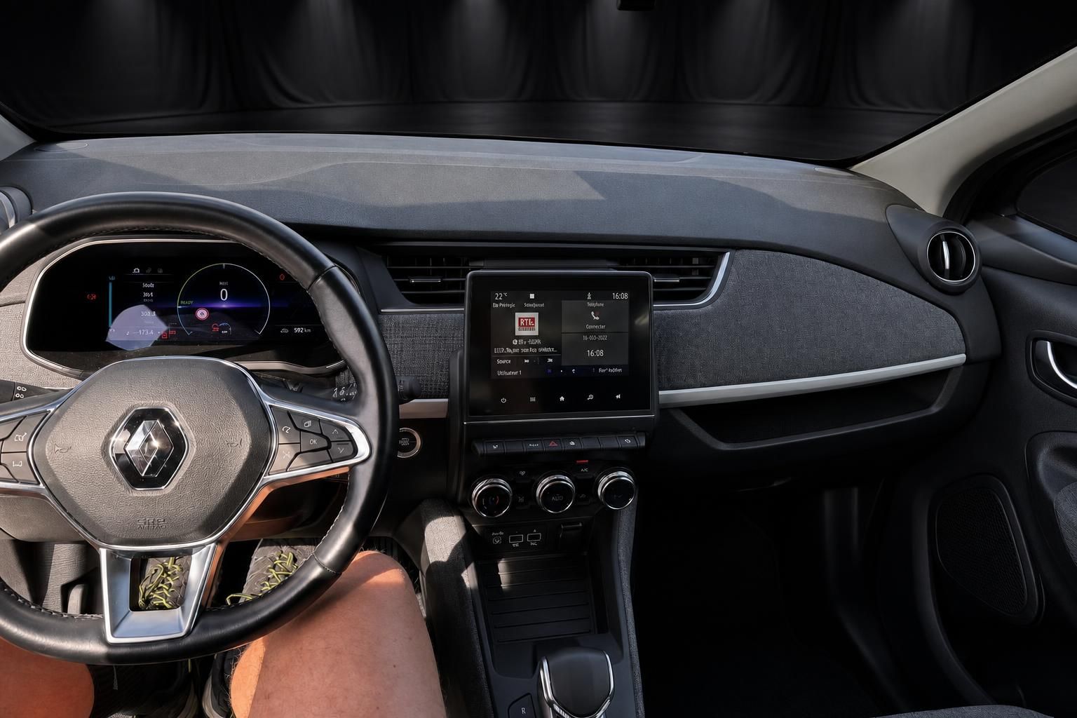 Renault Zoe Cockpit mit Lenkrad und Multimedia-Display