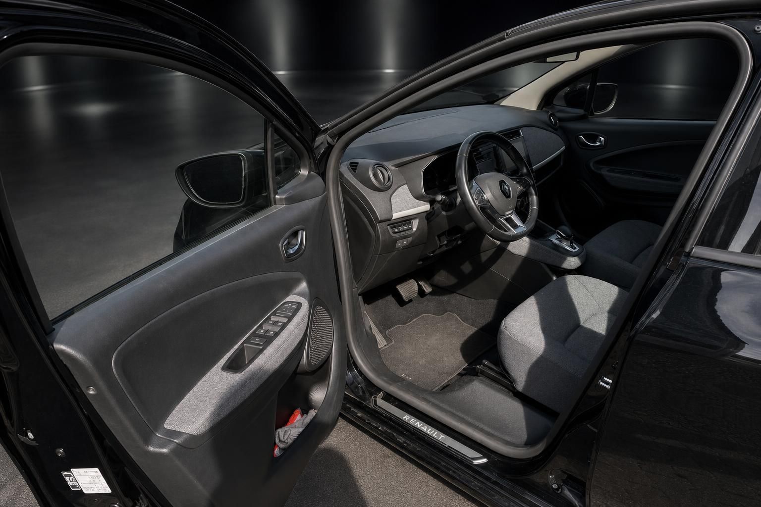Renault Zoe Innenraum Vordersitze und Armaturenbrett