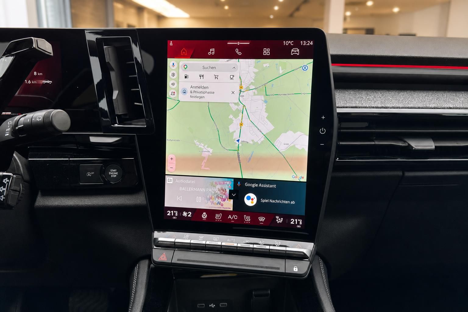 Fahrzeug Infotainment-System mit Navigationskarte und Touchscreen-Bedienung