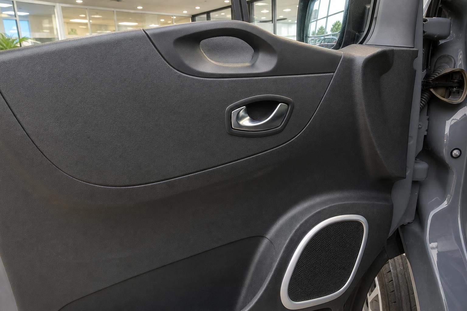 Fahrzeug Innenraum - Türverkleidung mit Lautsprecher und Türgriff-Details