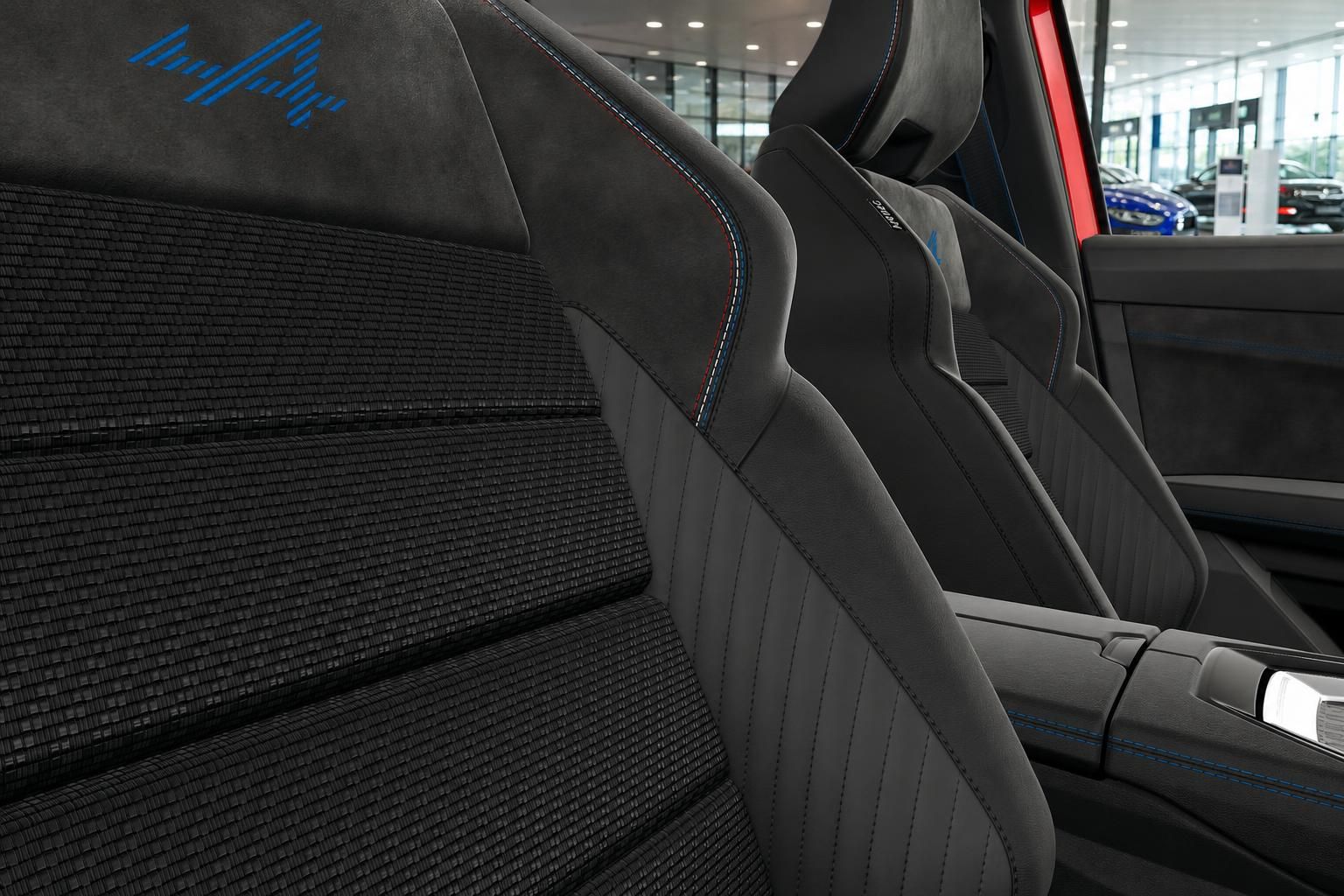 Renault Austral Sportsitze mit Alpine-Logo im Detail
