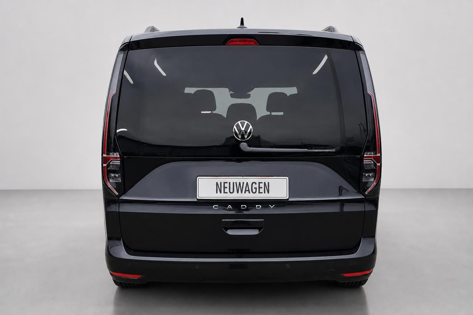 VW Caddy schwarz Heckansicht mit Kennzeichenhalter Neuwagen