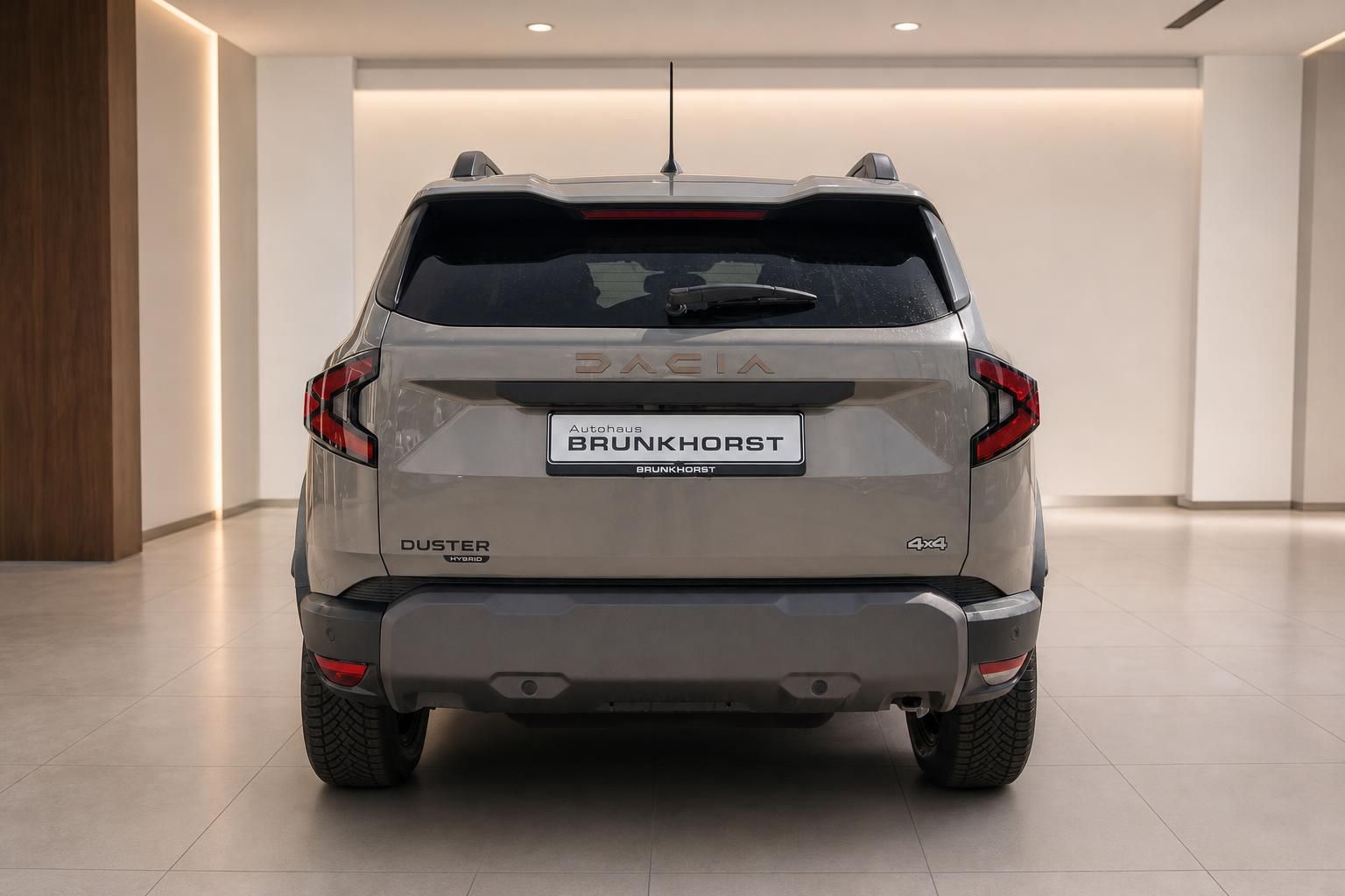 Dacia Duster Hybrid 4x4 Heckansicht in Beige beim Autohaus Brunkhorst