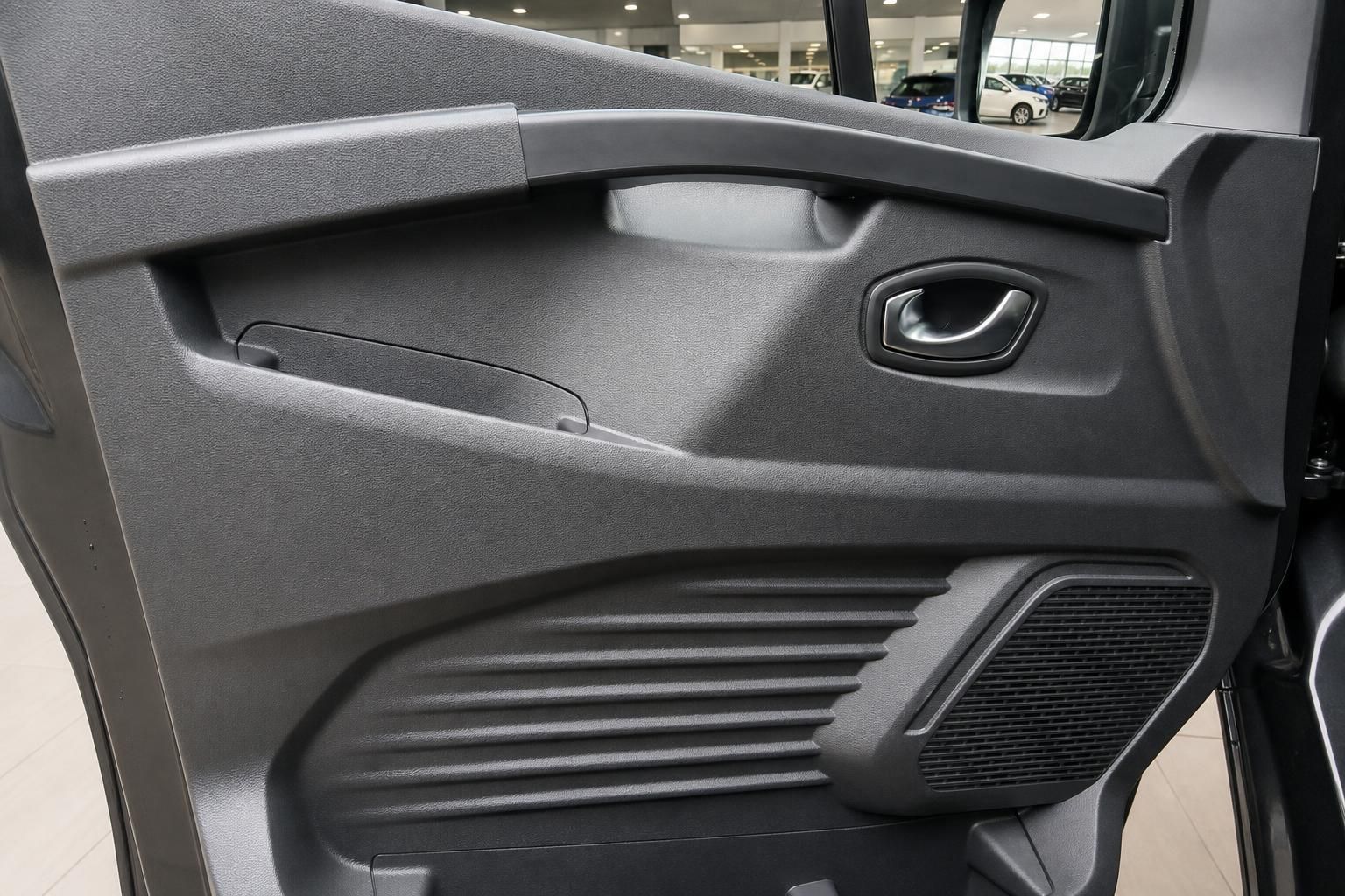 Fahrzeugtür Innenverkleidung mit Türgriff und Lautsprecherabdeckung