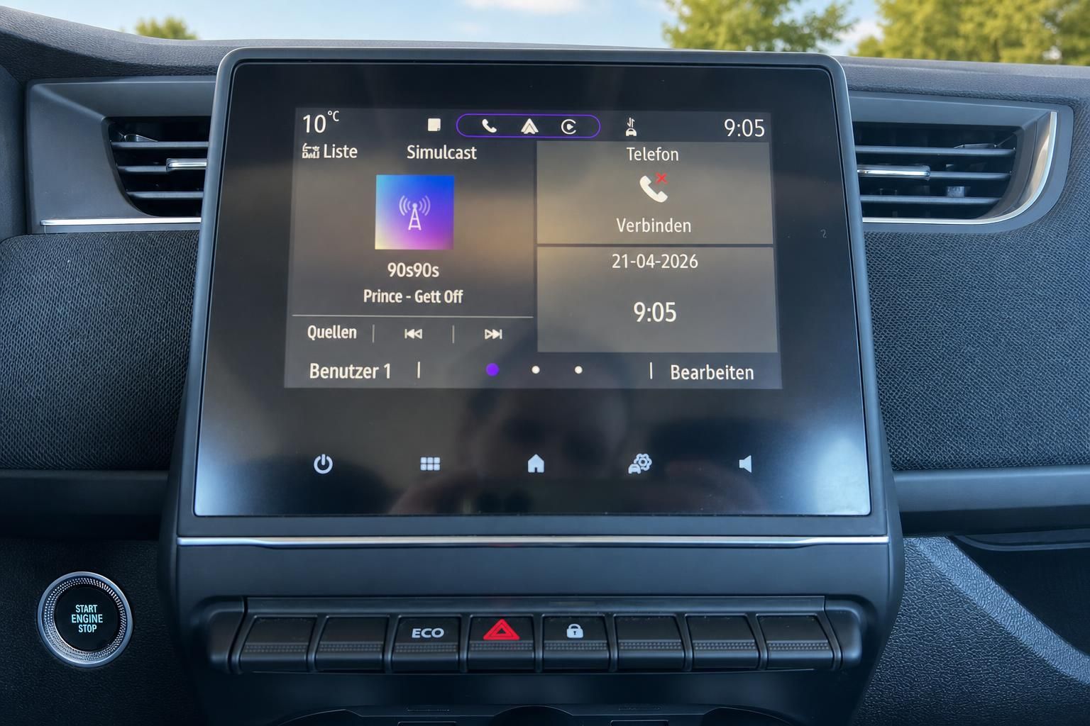 Renault Fahrzeug Infotainment-System mit Touchscreen und Medienwiedergabe