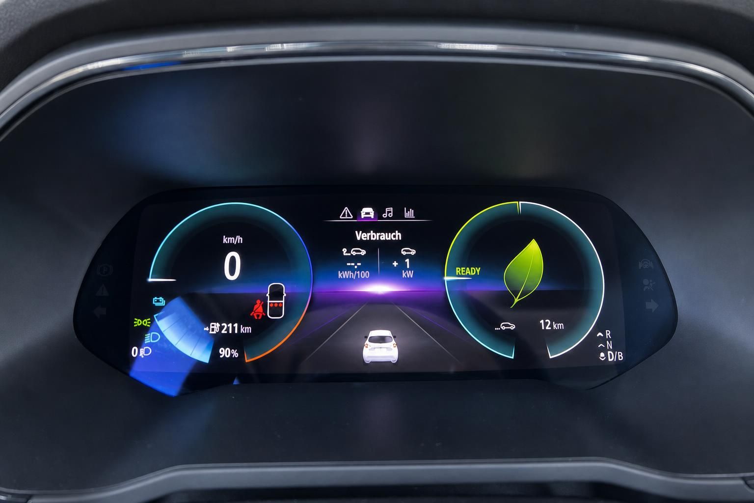 Digitales Kombiinstrument mit Elektrofahrzeug-Anzeigen und Ready-Status im Fahrzeug-Cockpit