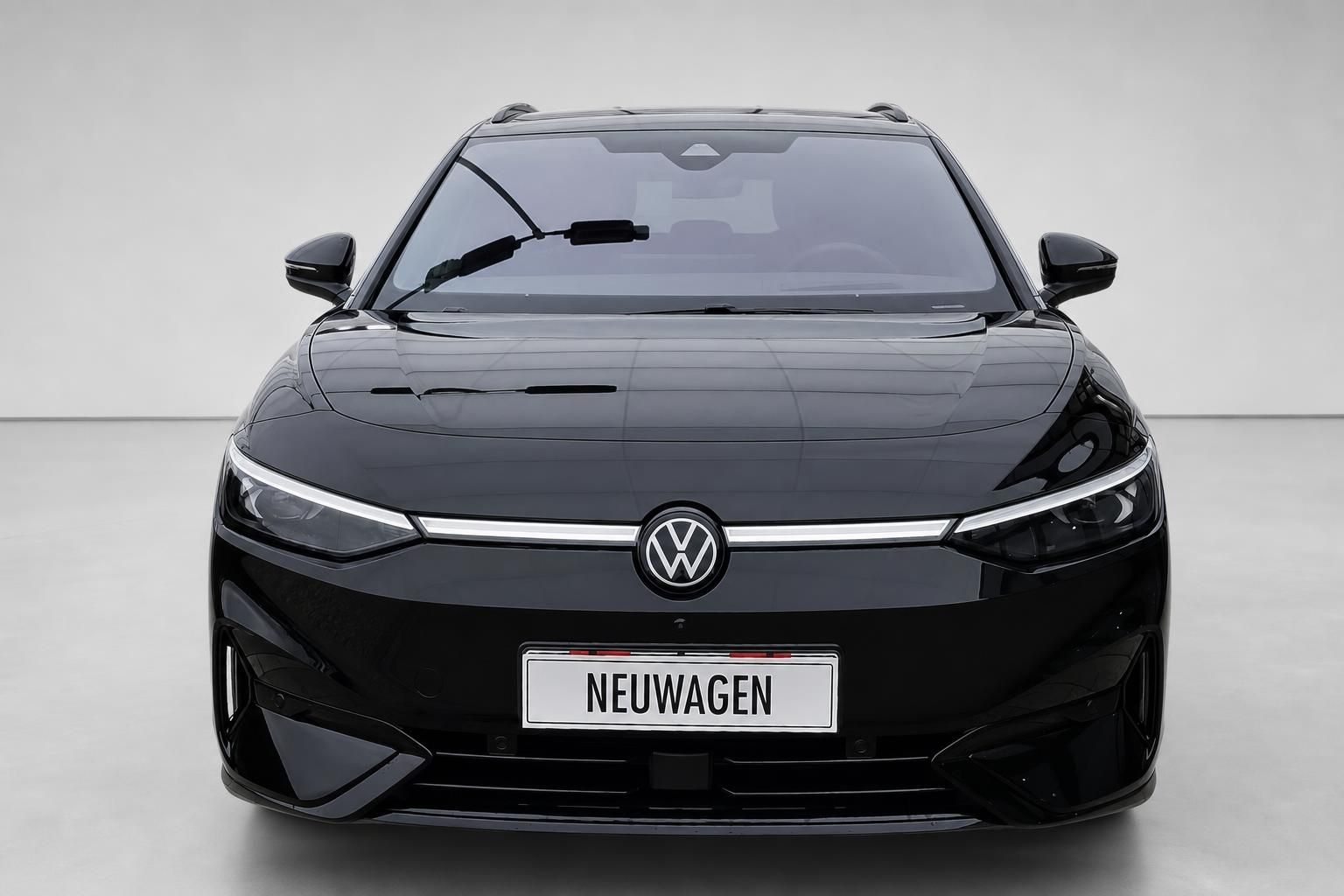 VW ID.7 Tourer schwarz, Frontalansicht Neuwagen im Studio