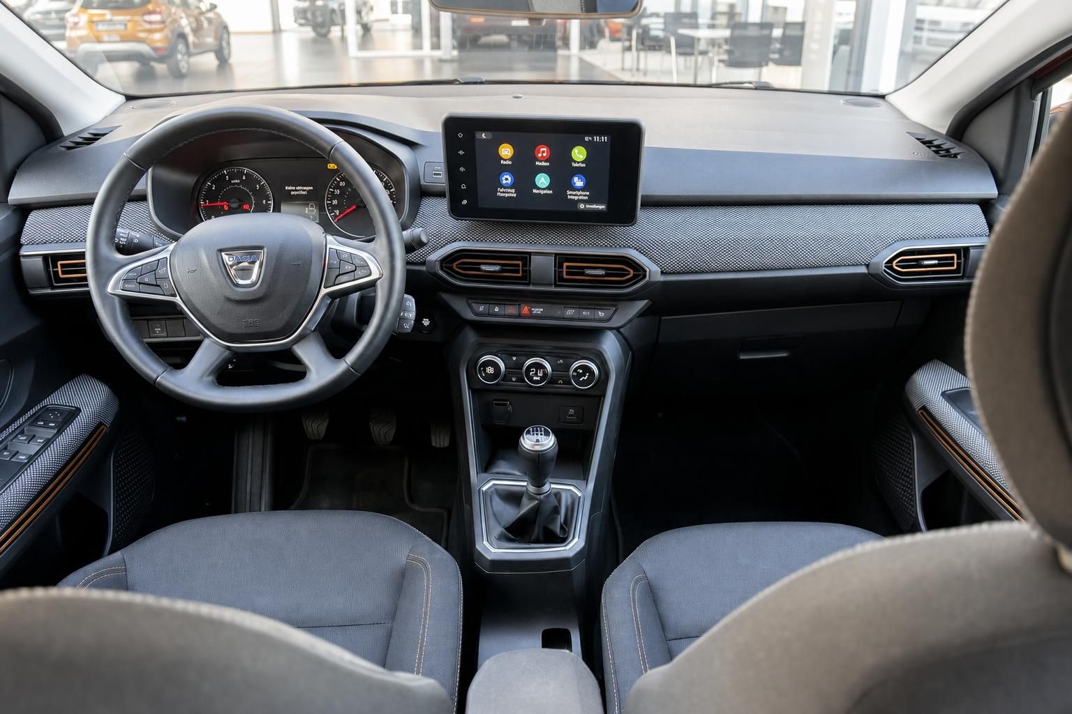 Dacia Sandero Stepway – Cockpitansicht mit Schaltung und Touchscreen