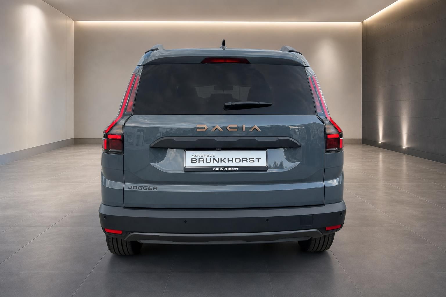 Dacia Jogger SUV grau von hinten - Heckansicht mit LED-Rücklichtern und Autohaus Brunkhorst Kennzeichen