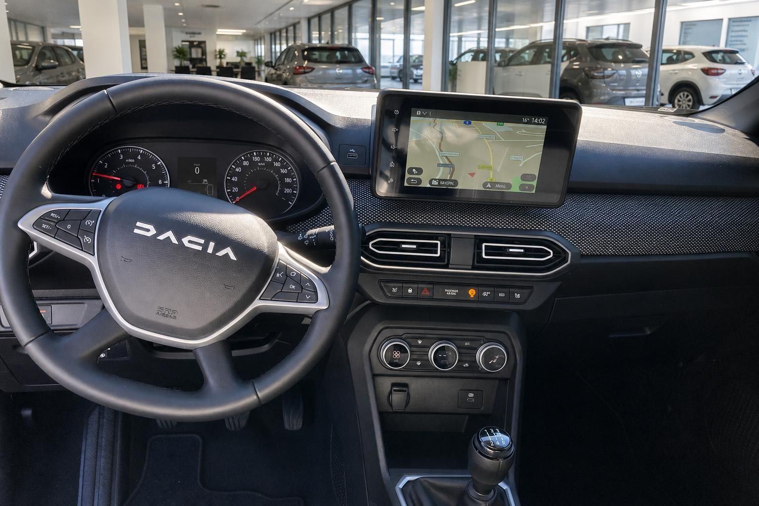 Dacia Cockpit mit Lenkrad, Instrumententafel und Touchscreen-Navigationssystem im Innenraum