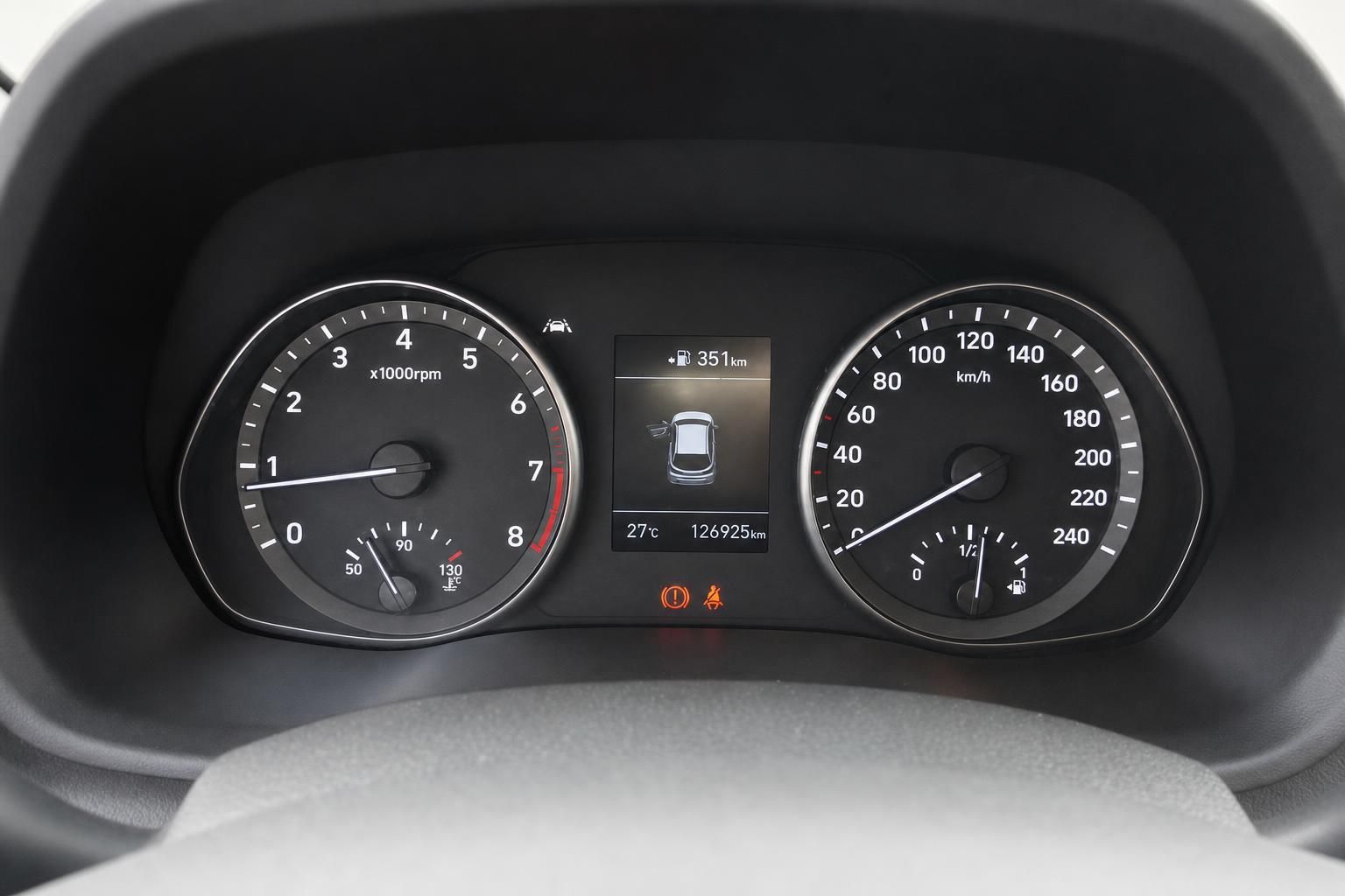 Hyundai i30 Tacho und Bordcomputer mit Kilometerstand
