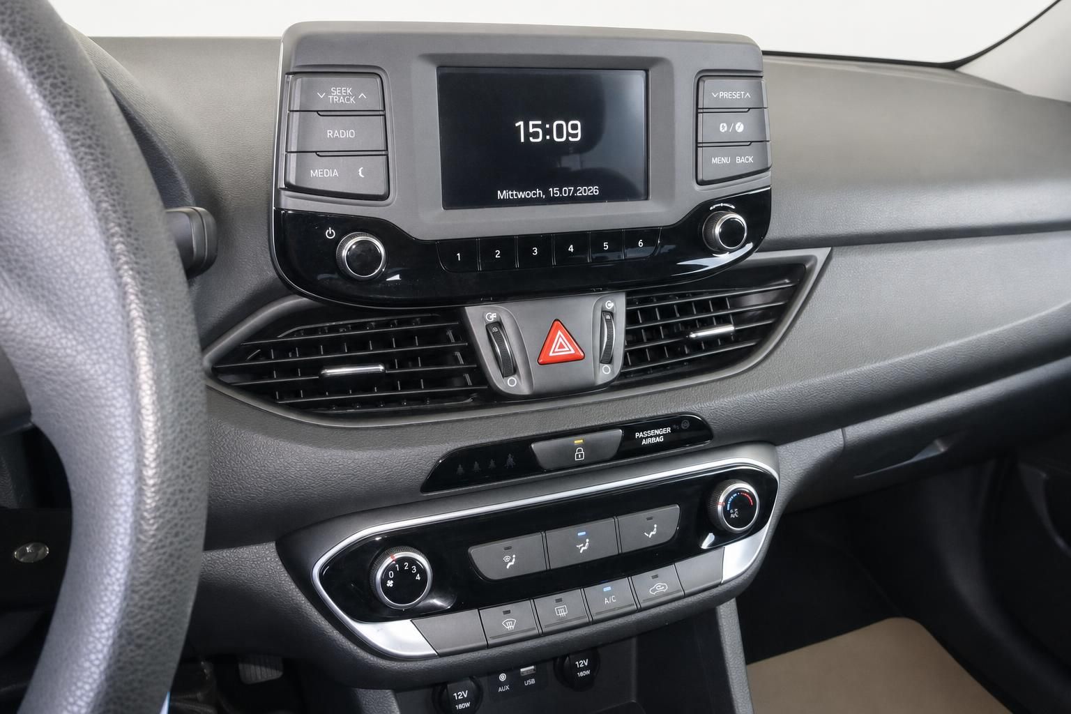 Hyundai i30 Mittelkonsole mit Klimaautomatik und Display