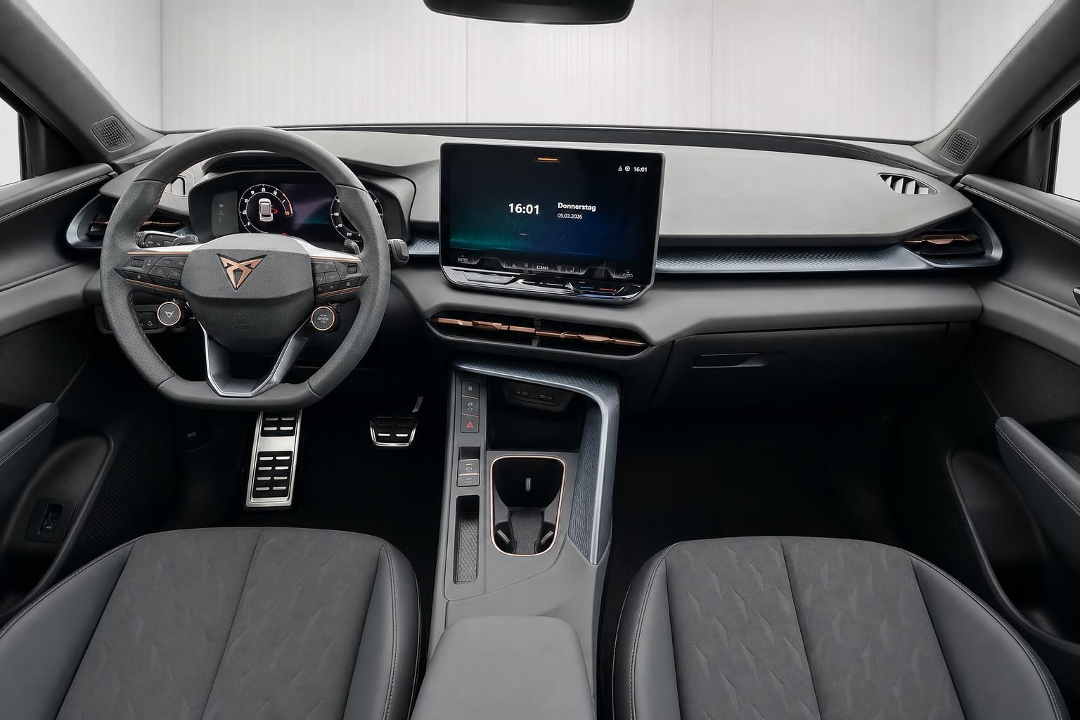 Cupra Cockpit mit Lenkrad, Sportsitzen und digitalem Infotainment-Display