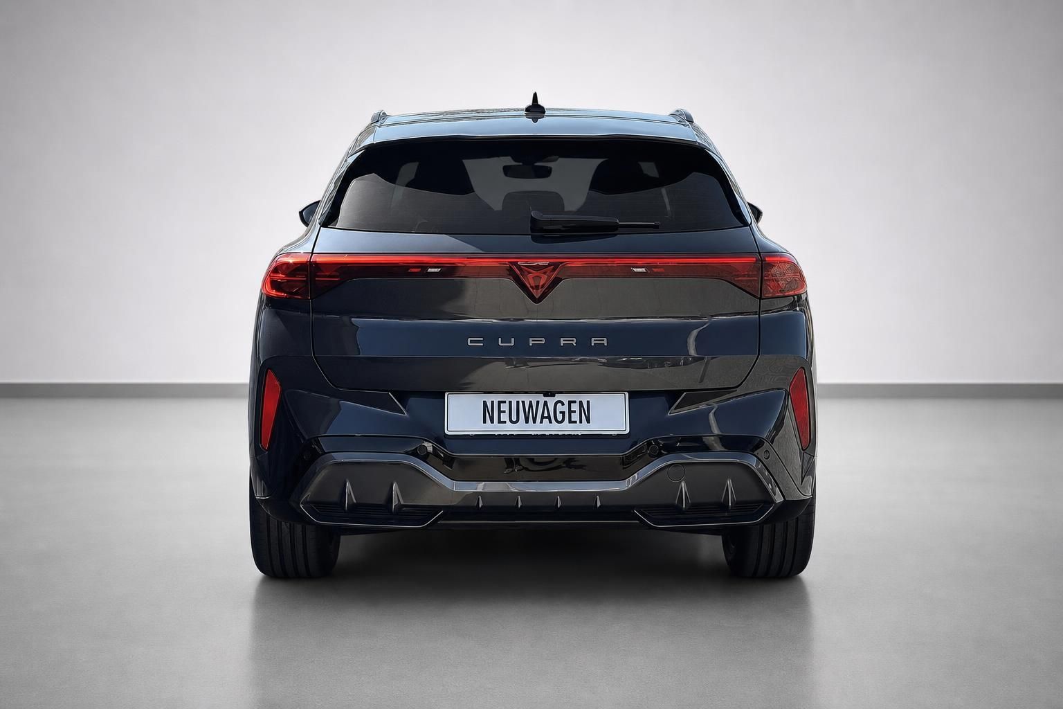 Cupra Formentor Neuwagen Heckansicht in dunkelblauer Metallic-Lackierung