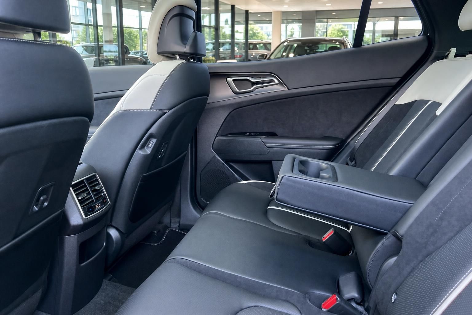 Kia Sportage Fondsitze mit Mittelarmlehne im Detail