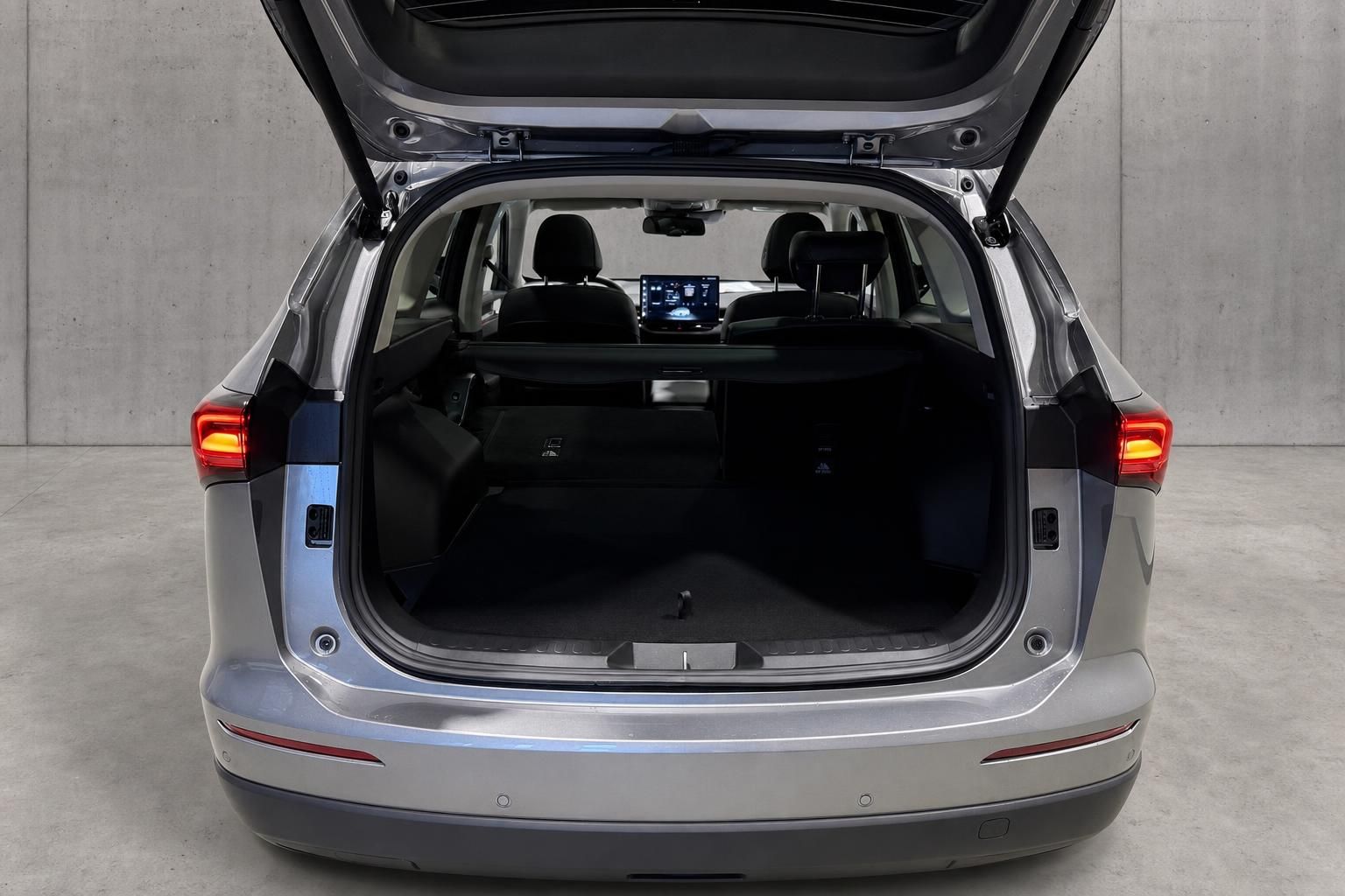 Haval SUV Kofferraum mit geoeffneter Heckklappe und umgeklappter Rueckbank