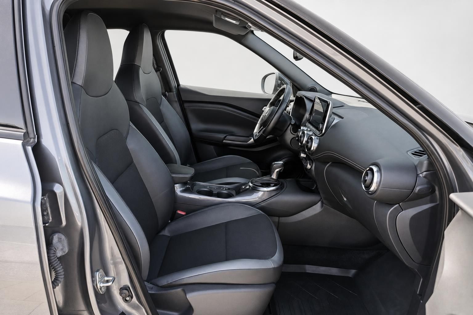 Nissan Juke Interieur Vordersitze und Armaturenbrett Ansicht