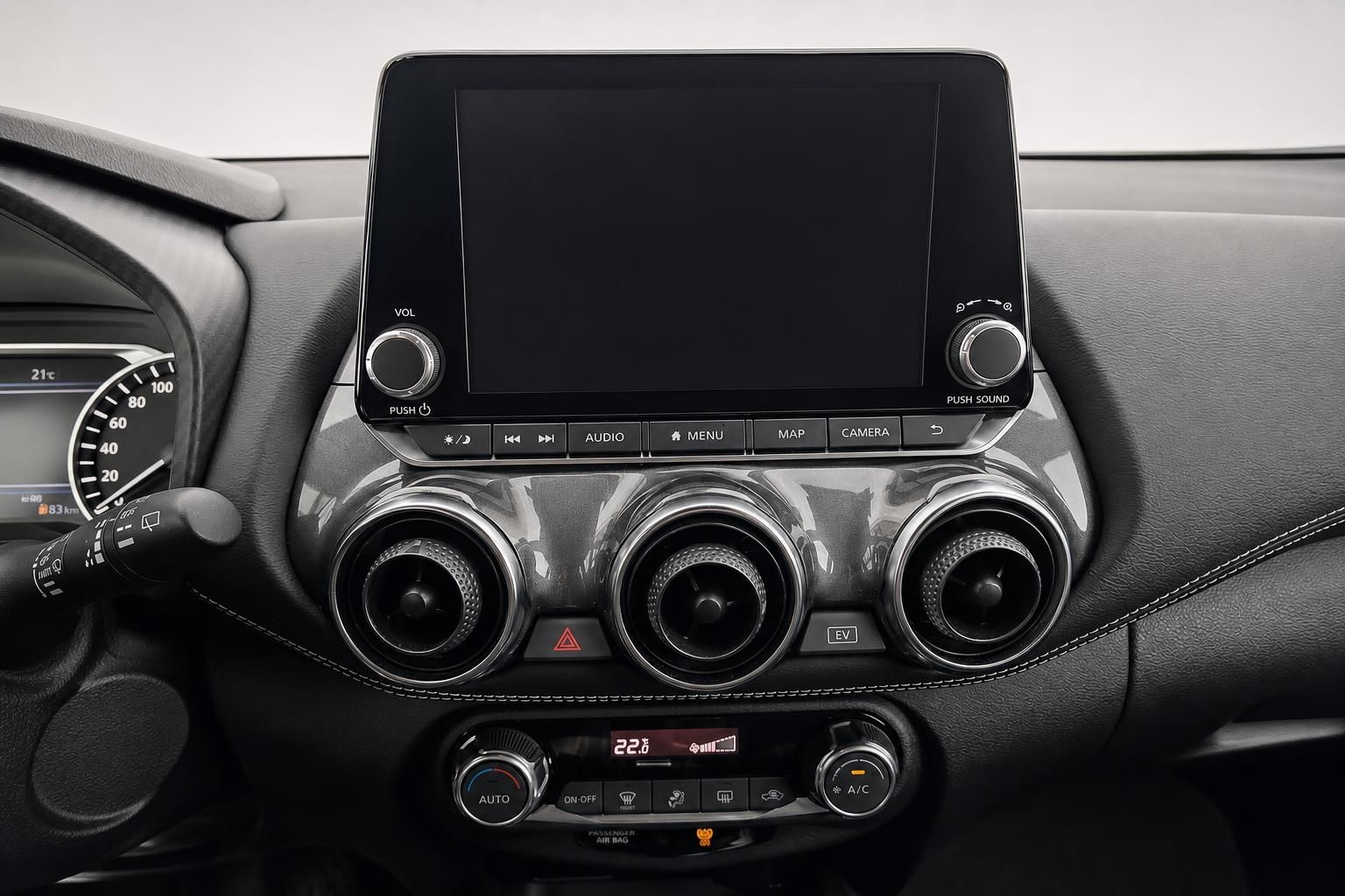 Nissan Juke Mittelkonsole mit Infotainment Bildschirm Detail