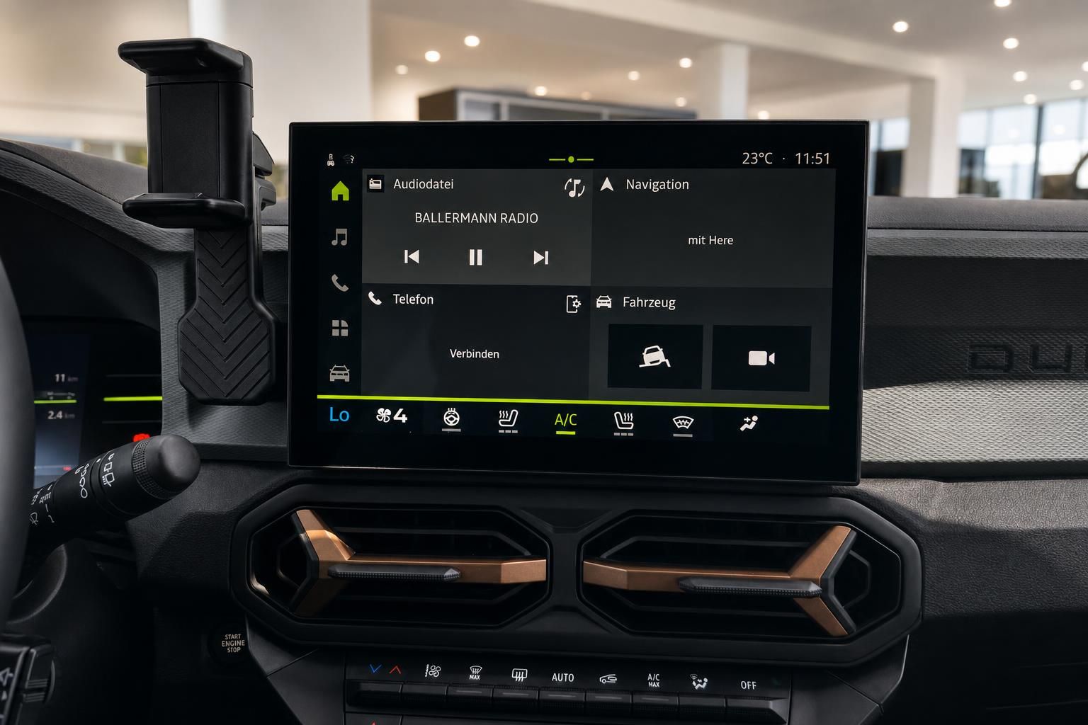 Fahrzeug Infotainment-Display mit Navigation, Audio und Klimaanlage Bedienoberfläche