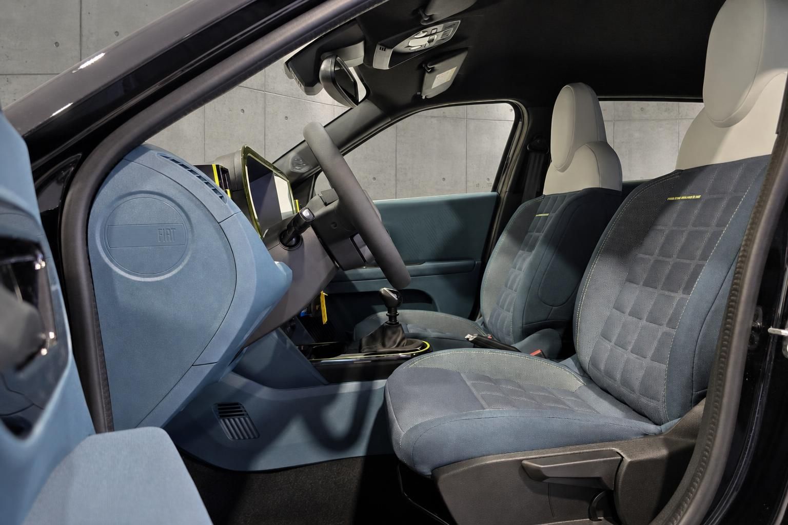 Fiat Panda Innenraum mit Blick auf Vordersitze und Cockpit