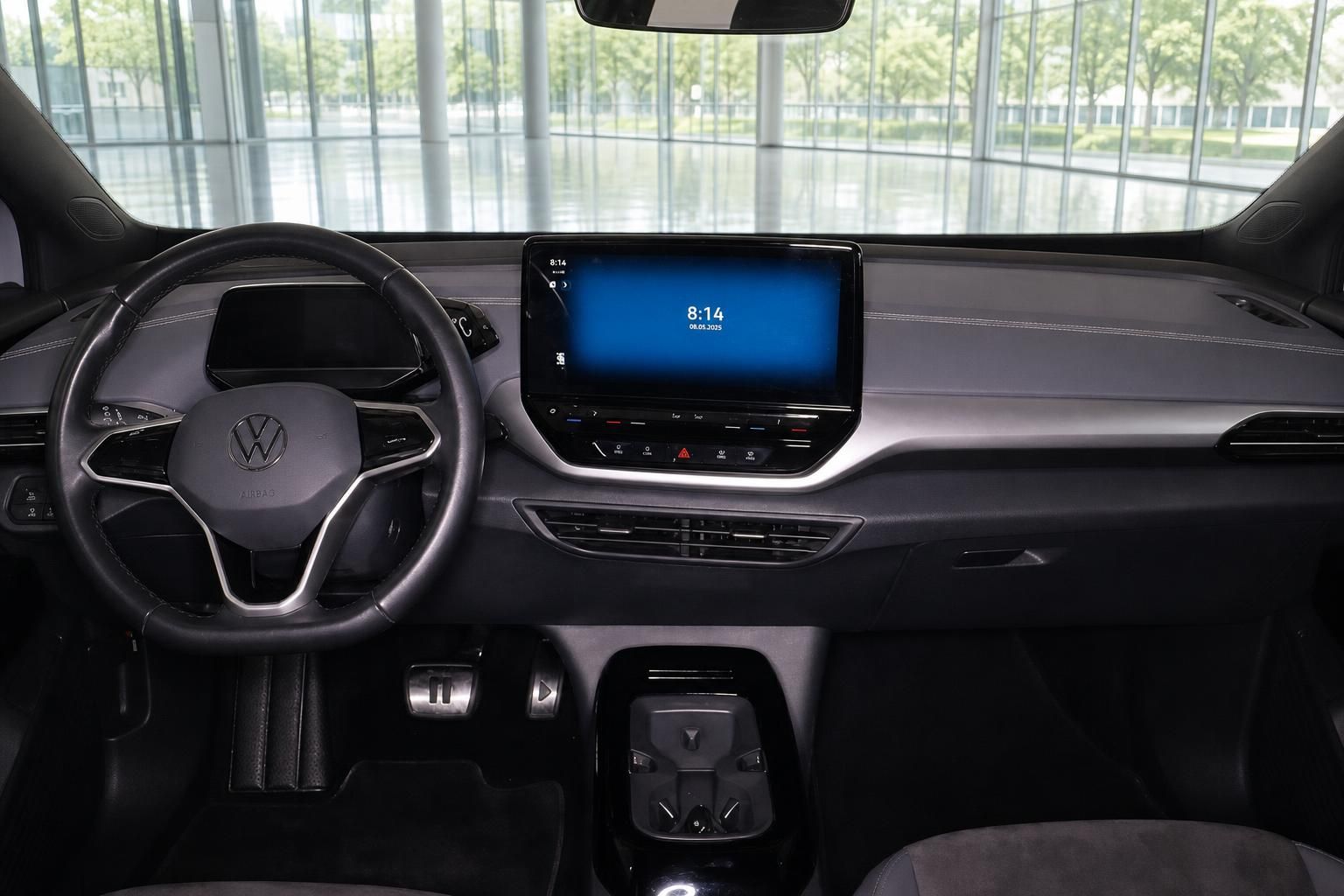 VW ID.5 Innenraum mit Cockpit, Lenkrad und Infotainment-Display