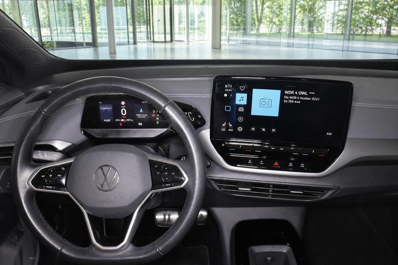 VW ID.4 Cockpit mit digitalem Tacho und Infotainment-Display im Detail