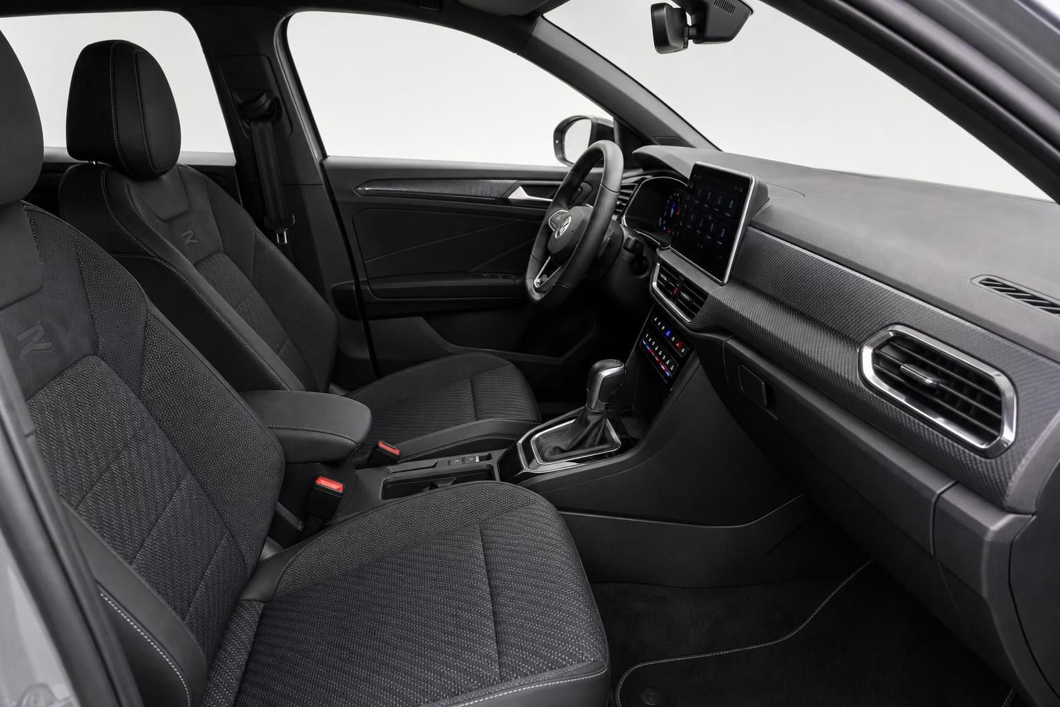VW Innenraum Vordersitze mit Cockpit und Touchscreen in Schwarz