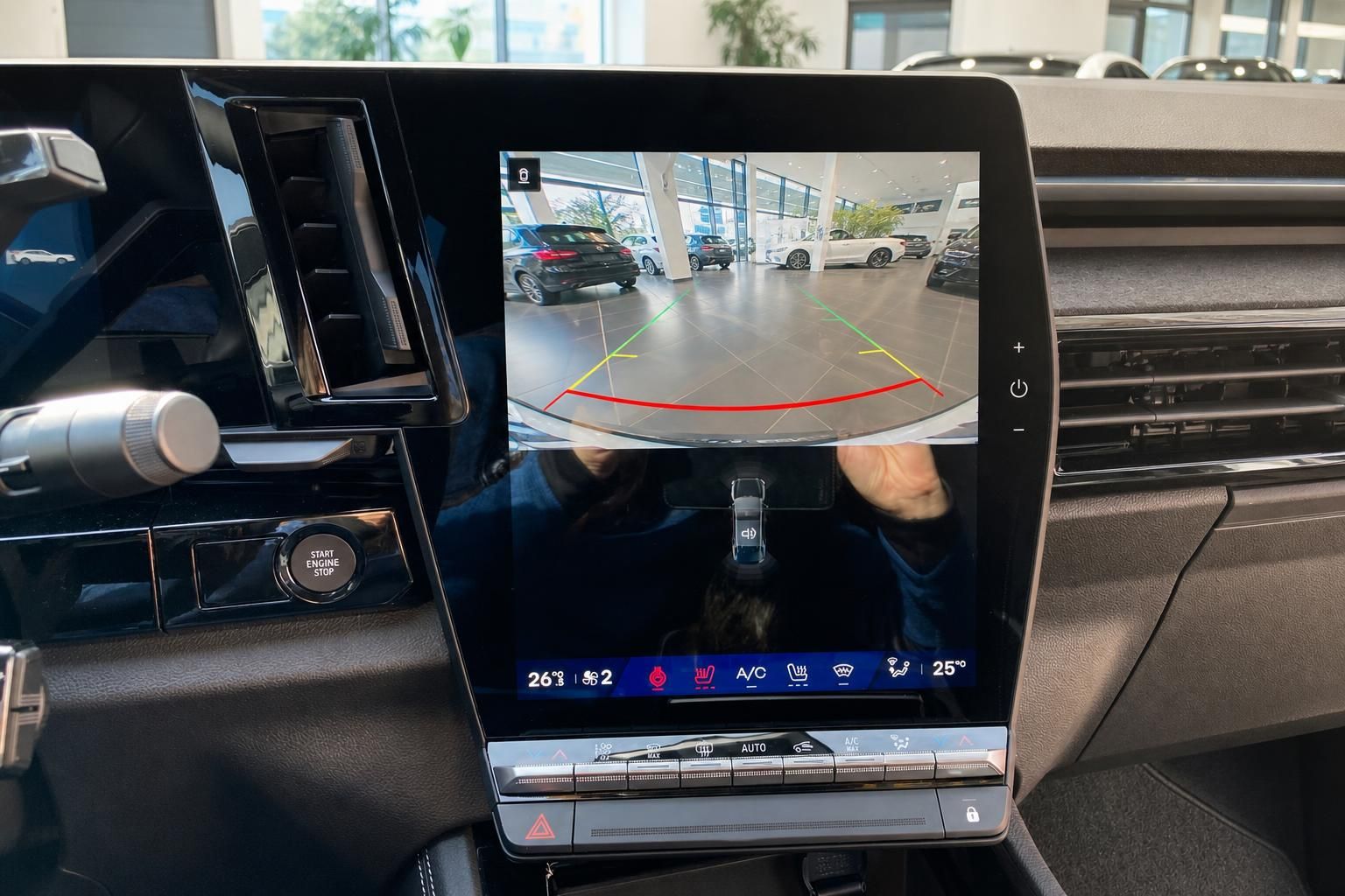 Fahrzeug Infotainment-System mit Rückfahrkamera und Touchscreen-Display im Innenraum