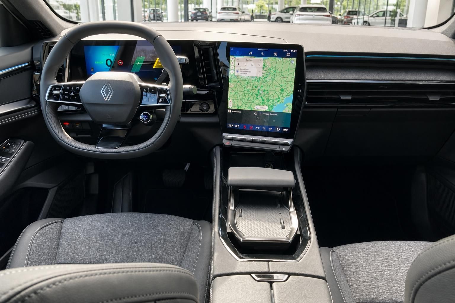 Renault Fahrzeug Cockpit mit digitalem Display, Touchscreen-Navi und modernem Innenraum