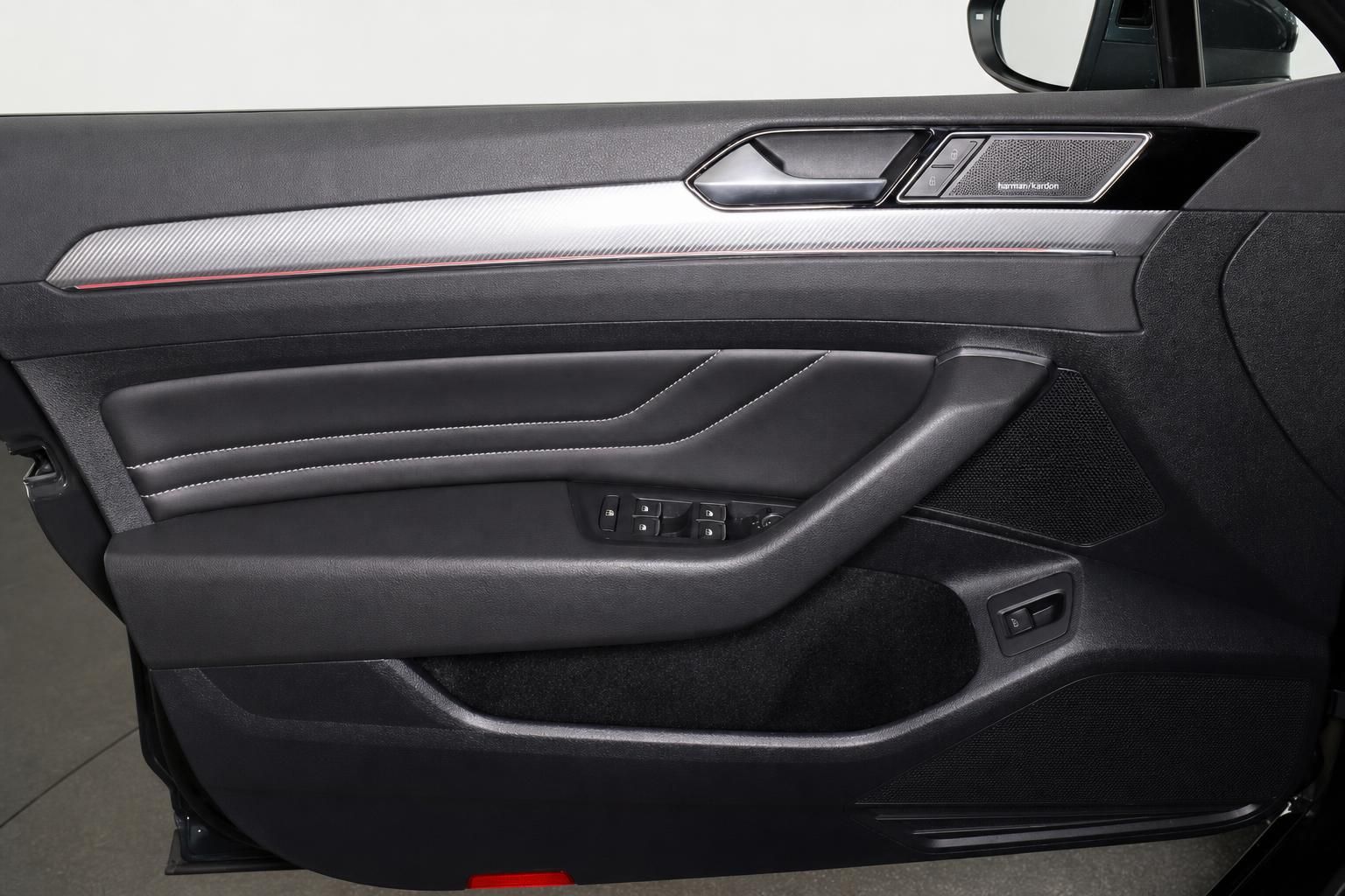 VW Passat Türverkleidung mit harman/kardon Lautsprecher