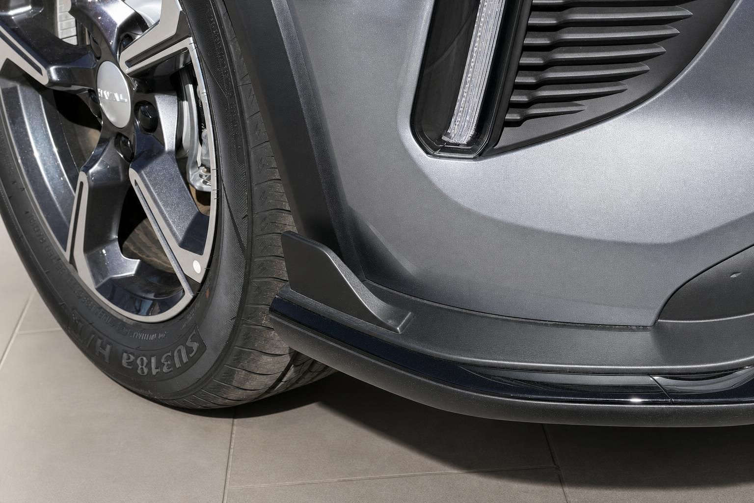 Detailansicht Felge und Stossfaenger eines GWM SUV