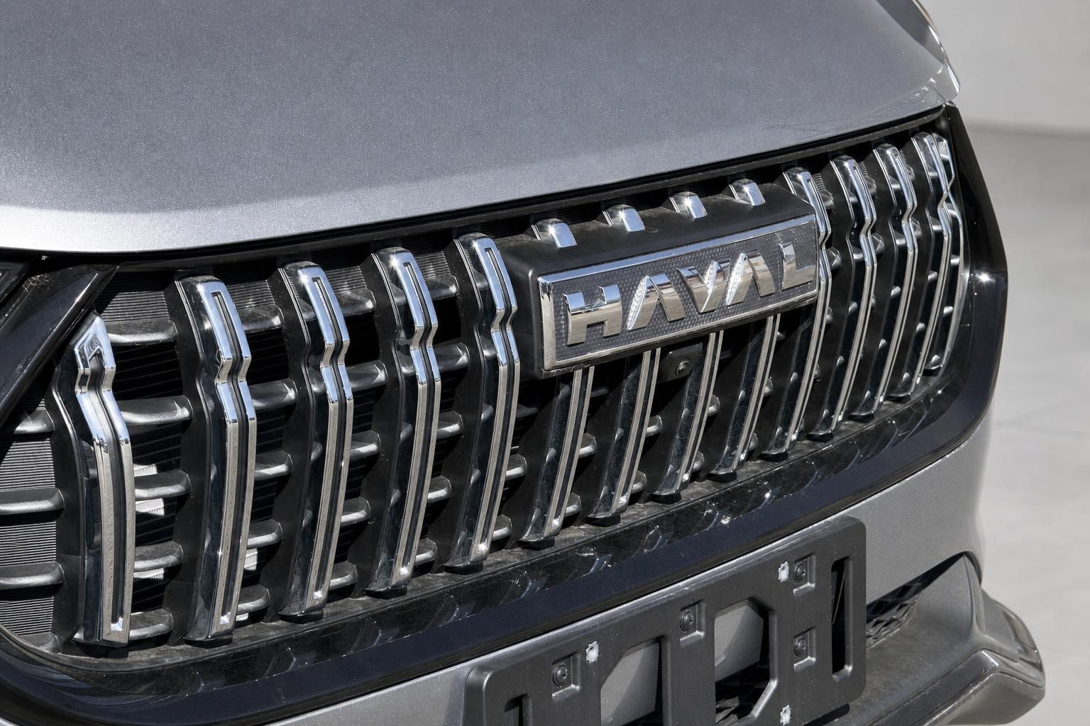 Haval Frontgrill mit Chromleisten und Markenlogo im Detail